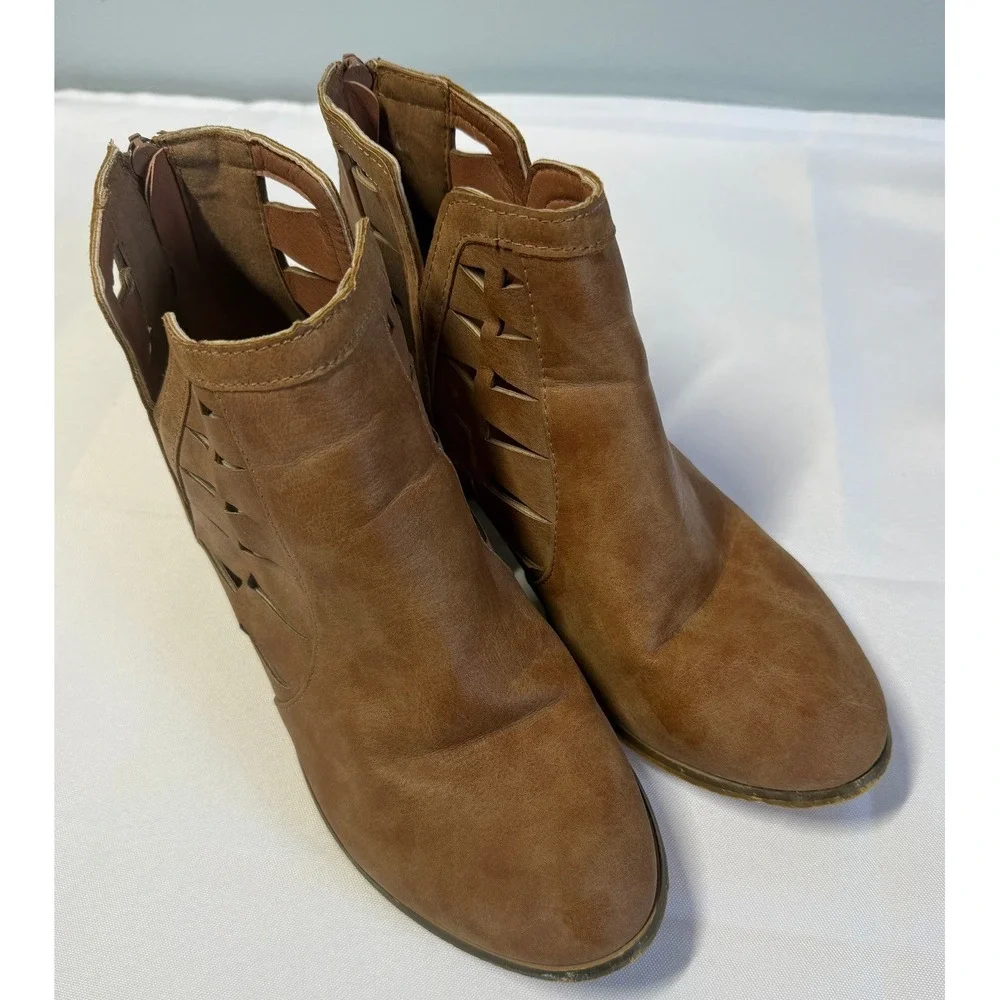 Tan Laser Cut Out Ankle Booties Western Stacked Heel Rear Zip Brown Womens 9 US